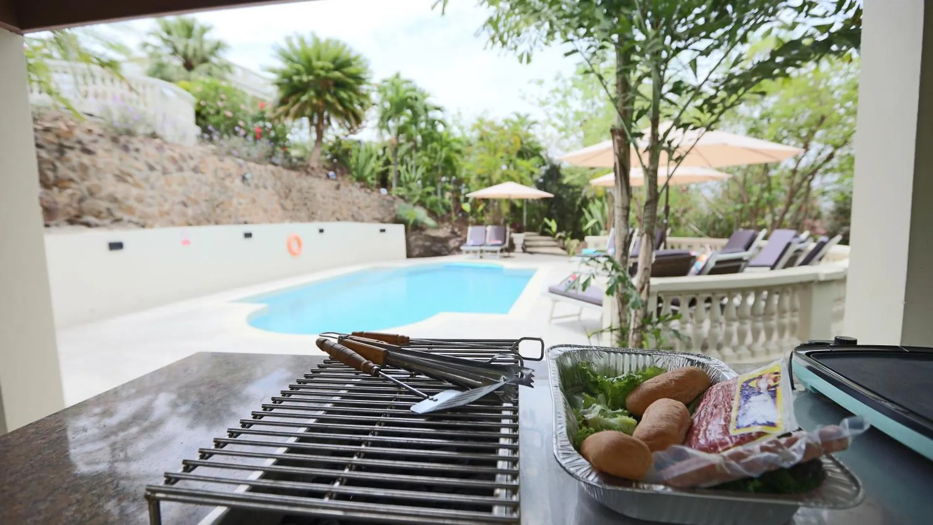 Bed and breakfast Large Beautiful Villa With Ocean Views And Private Pool - 3 Bedroom Listing Cap Estate