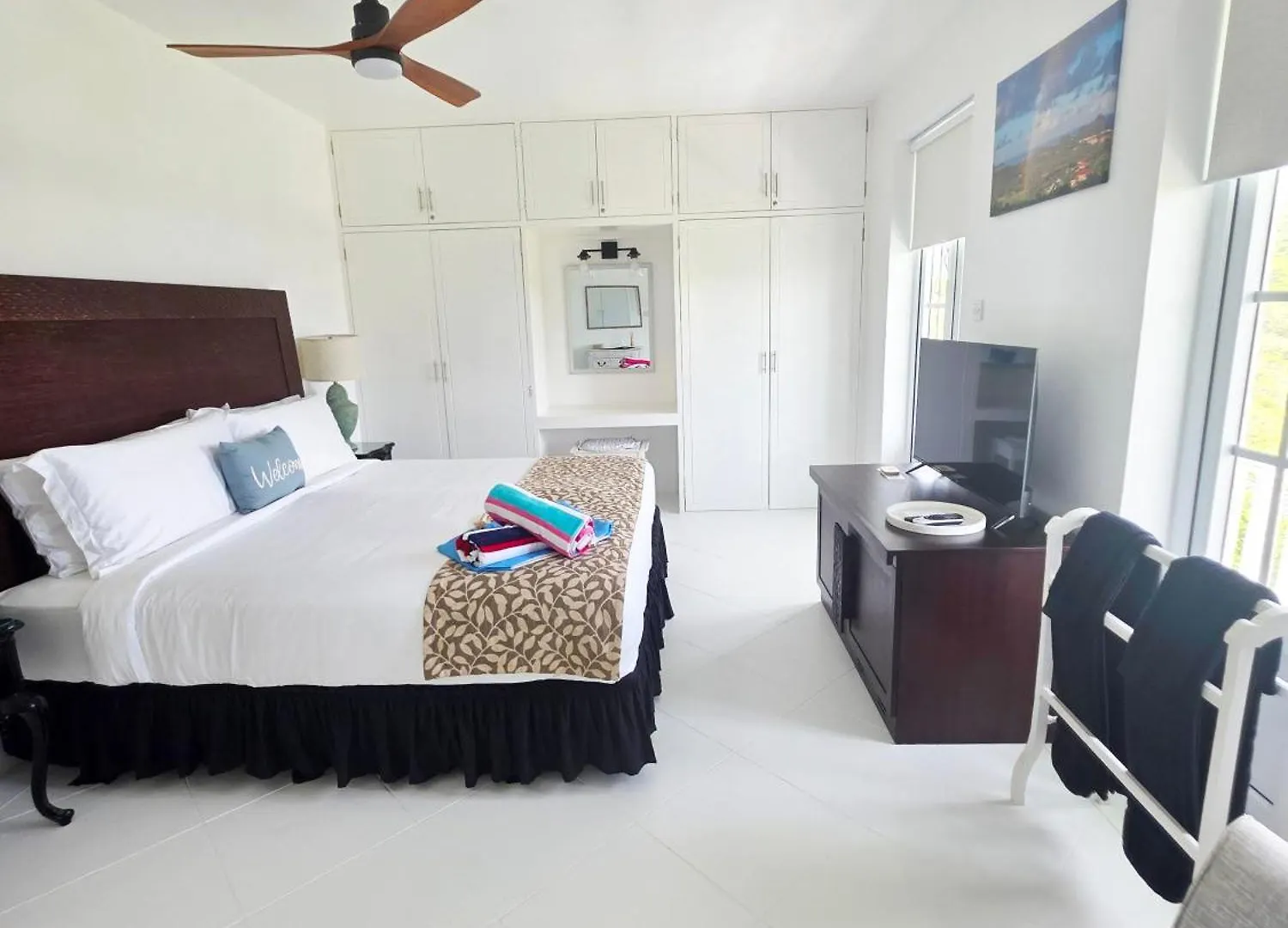 Large Beautiful Villa With Ocean Views And Private Pool - 3 Bedroom Listing Cap Estate 0*,