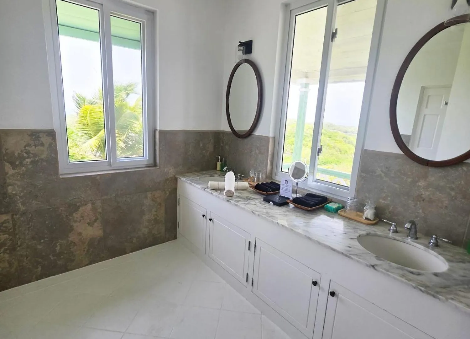 Large Beautiful Villa With Ocean Views And Private Pool - 3 Bedroom Listing Cap Estate Santa Lucía