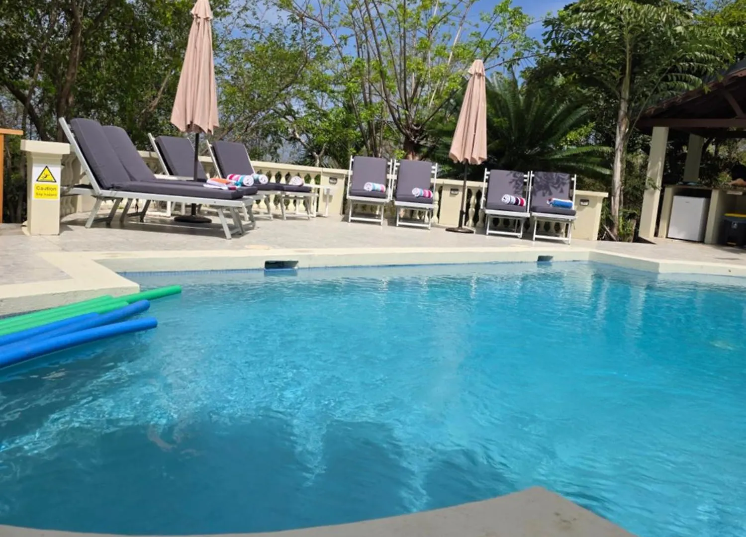Large Beautiful Villa With Ocean Views And Private Pool - 3 Bedroom Listing Cap Estate Bed and breakfast